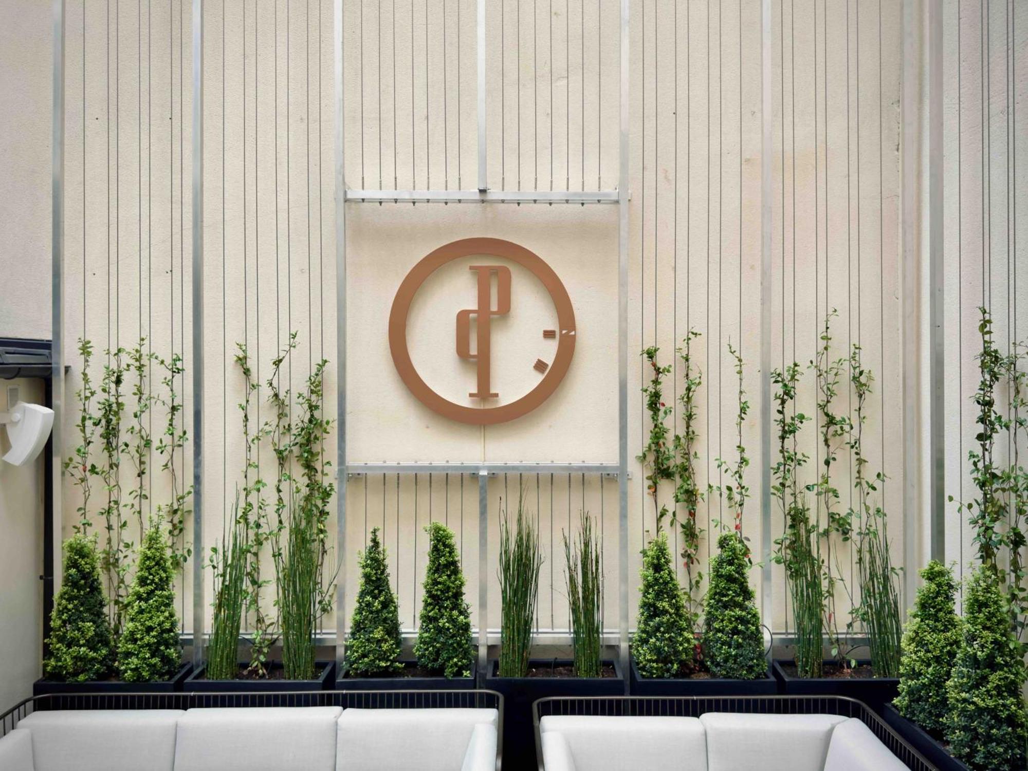 Perpetual Elysee Montaigne Paris Exterior photo