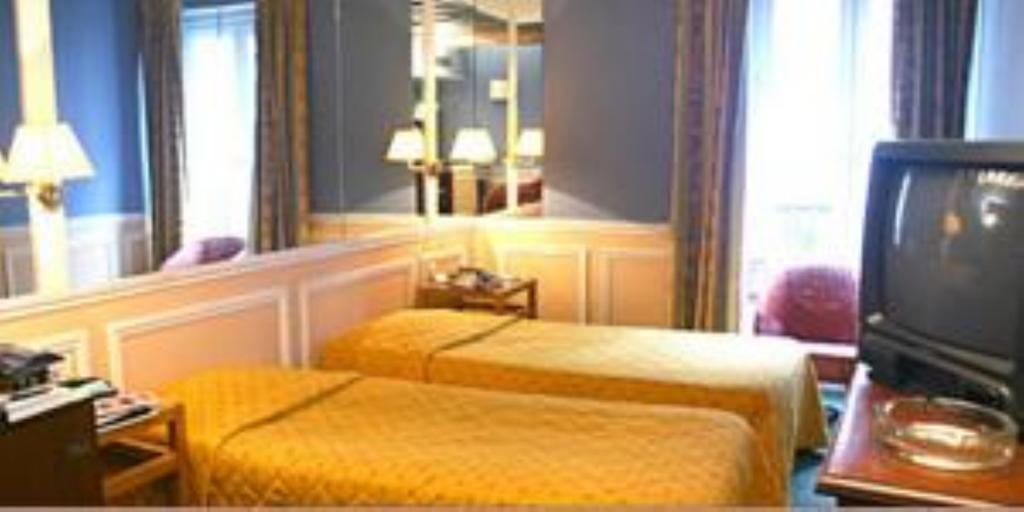Perpetual Elysee Montaigne Paris Room photo