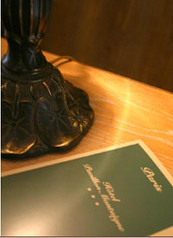 Perpetual Elysee Montaigne Paris Exterior photo
